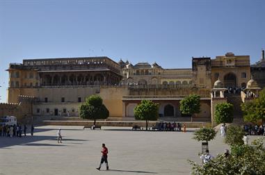 04 Fort_Amber_and Elephants,_Jaipur_DSC5039_b_H600